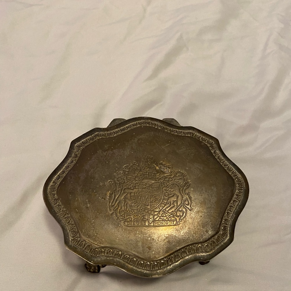 VINTAGE LION COAT OF ARMS SILVER JEWELRY BOX! WILLING TO BARGAIN